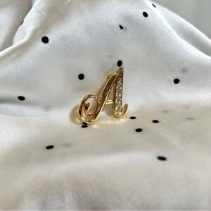 💸 5/20 Vintage 1990s Avon Brass Letter A Brooch w/ Clear Rhinestones